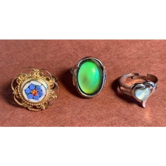 Fun rings, various sizes and design. - Picture 4 of 7